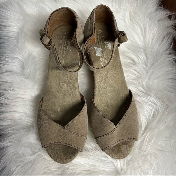 625. TOMS Wedge Sandals 7 - Picture 1 of 8